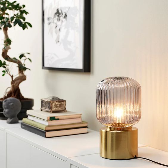 Cosy gold table lamp in black filtered glass