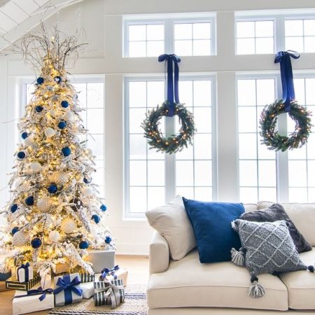 blue and white themed christmas tree