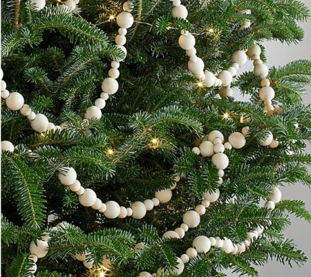 wooden beads on christmas tree
